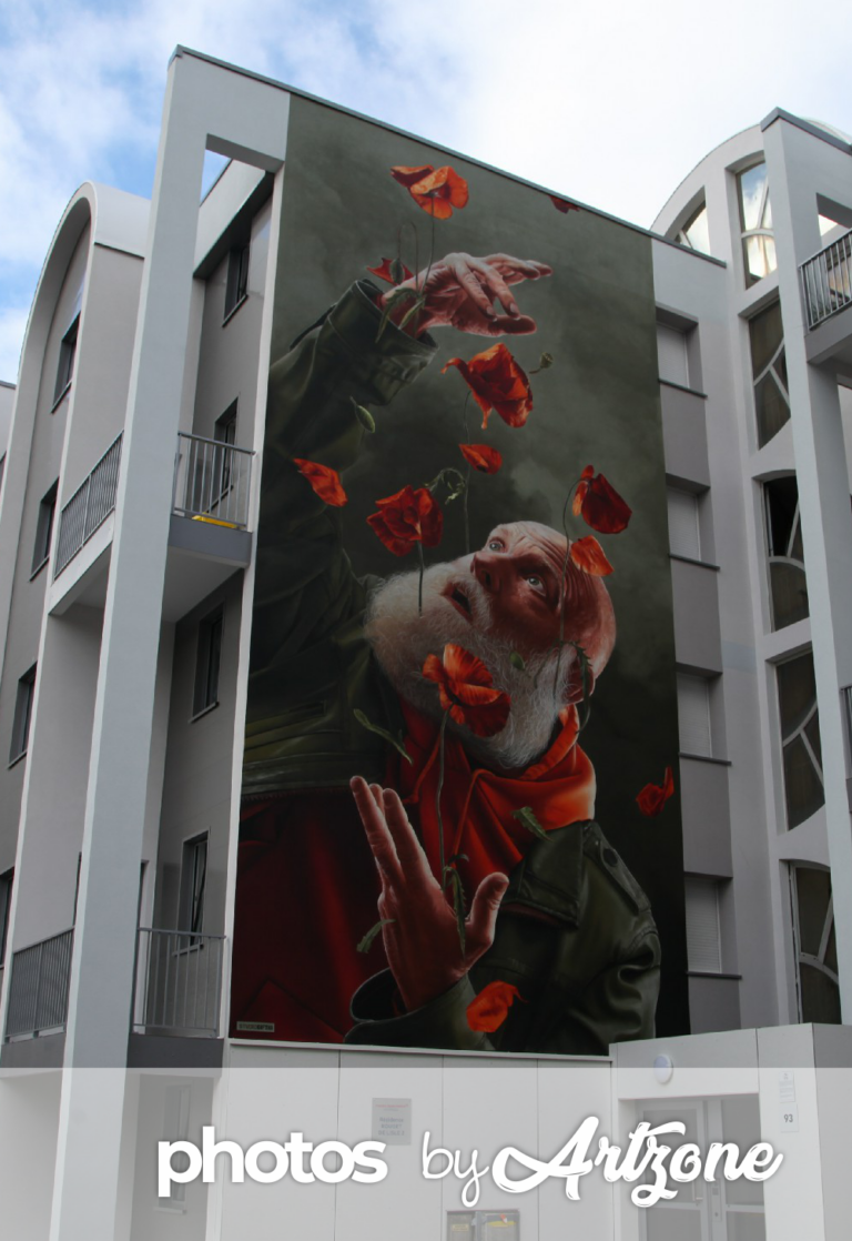 Le street art à Boulogne-sur-Mer : une expression urbaine en pleine évolution À Boulogne-sur-Mer, le street art s’exprime de manière organique. Il se dévoile au détour d’un mur, d’un hangar, d’une friche ou d’une façade oubliée. Moins institutionnalisé que dans certaines grandes métropoles, il garde un côté brut et authentique, proche de la rue et de ses habitants. Les artistes locaux ou de passage utilisent la ville comme support d’expression : messages sociaux, signatures graphiques, jeux typographiques ou fresques colorées viennent transformer l’espace urbain. H2 Quartiers et lieux propices au street art boulonnais Sans suivre de parcours officiel, plusieurs zones de Boulogne-sur-Mer concentrent des œuvres intéressantes : Les abords du port et des zones industrielles Certains quartiers résidentiels en mutation Les murs proches des axes passants ou des espaces délaissés Ces lieux offrent un terrain d’expression idéal pour un street art libre et spontané, souvent éphémère. H2 Galerie photo : graffitis et fresques de Boulogne-sur-Mer Cette galerie photo propose un regard documentaire et artistique sur le street art à Boulogne-sur-Mer. Chaque image met en avant : La richesse graphique des œuvres Le dialogue entre l’art et l’architecture L’identité visuelle propre à la ville 👉 Pense à ajouter des balises ALT optimisées, par exemple : “Graffiti coloré sur un mur du port de Boulogne-sur-Mer” ou “Fresque murale street art dans une rue de Boulogne-sur-Mer”. H2 Pourquoi photographier le street art à Boulogne-sur-Mer ? Photographier le street art, c’est conserver une trace d’un art par nature temporaire. À Boulogne-sur-Mer, cette démarche prend tout son sens : les œuvres évoluent, disparaissent, sont recouvertes ou remplacées, rendant chaque photo unique. Cette galerie s’inscrit dans une volonté de valorisation du patrimoine urbain contemporain, entre création artistique et mémoire visuelle de la ville.