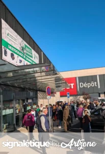 Découvrez les bâches publicitaires grand format réalisées par Art Zone pour Vank Distribution, à La Sentinelle, Duisans et sur salon professionnel.